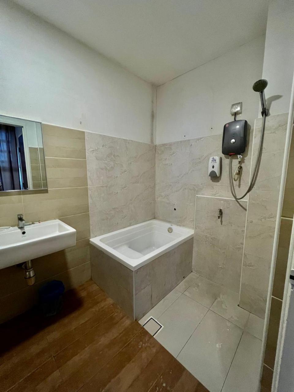 Golden Leaf Boutique Hotel Nusa Idaman Formerly Known As Ariana Hotel Johor Bahru Exteriör bild